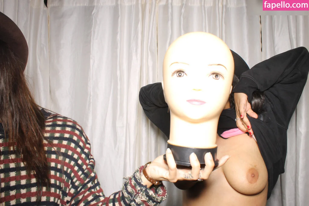 Photobox Flashes Onlyfans Photo Gallery 