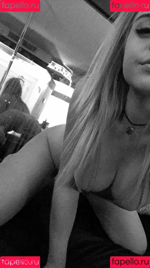 Chelsea Vundaland Onlyfans Photo Gallery 