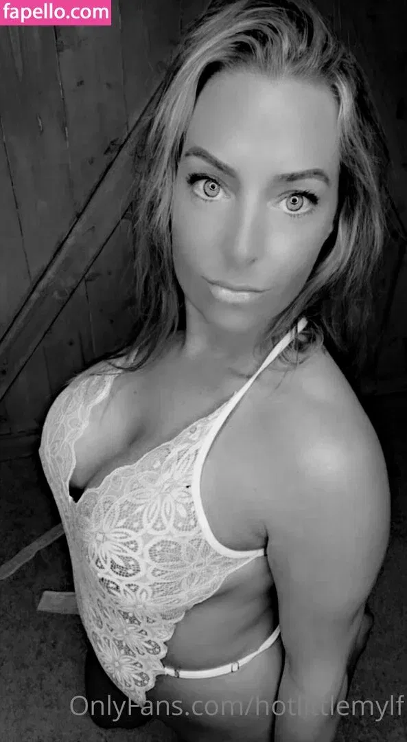 hotlittlemylf Onlyfans Photo Gallery 