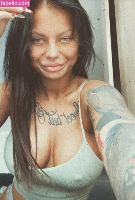 Hideg Vivi Onlyfans Photo Gallery 