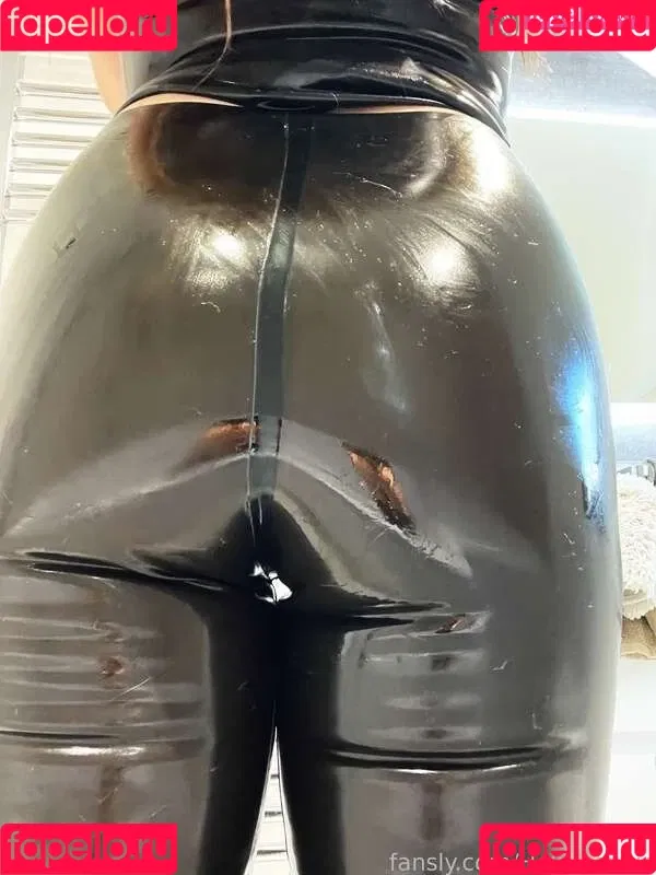 hollybenoir Onlyfans Photo Gallery 
