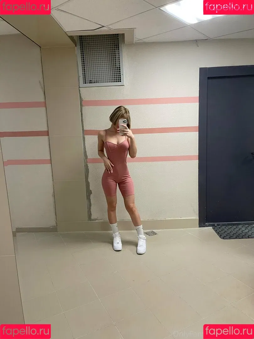 elllleeee Onlyfans Photo Gallery 