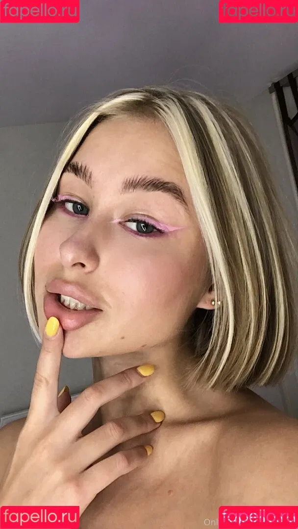 elllleeee Onlyfans Photo Gallery 