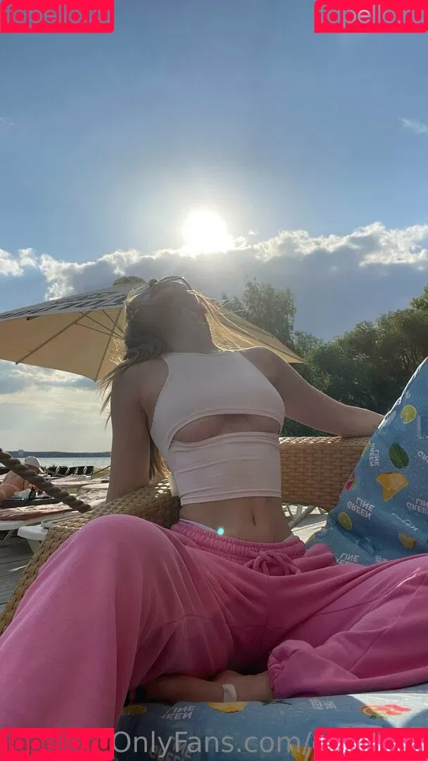 elllleeee Onlyfans Photo Gallery 