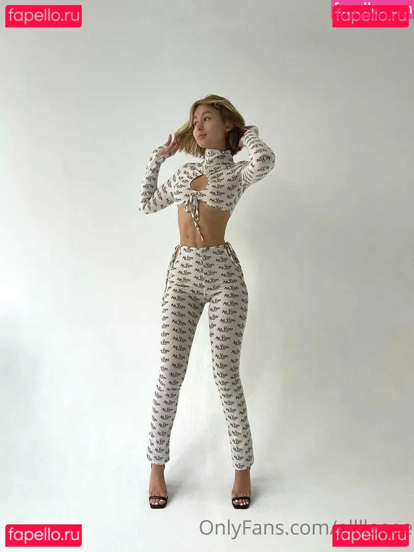 elllleeee Onlyfans Photo Gallery 