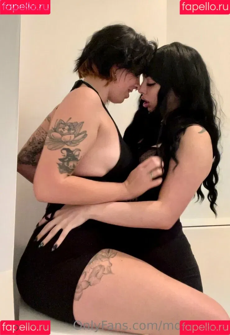 moon.faae Onlyfans Photo Gallery 