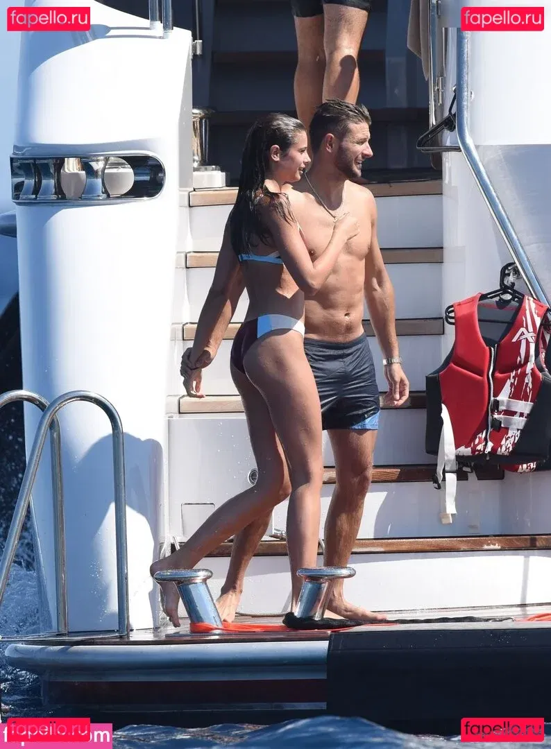 Daphne Groeneveld Onlyfans Photo Gallery 