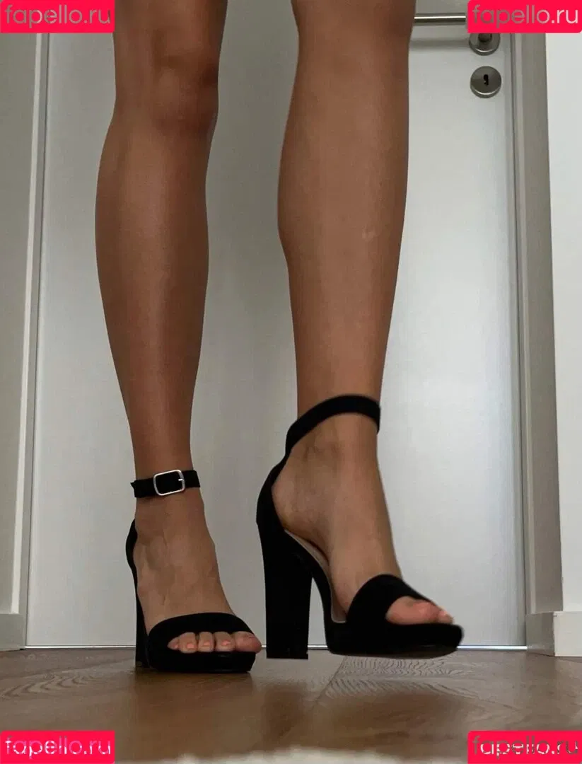 LisaSize39 Onlyfans Photo Gallery 