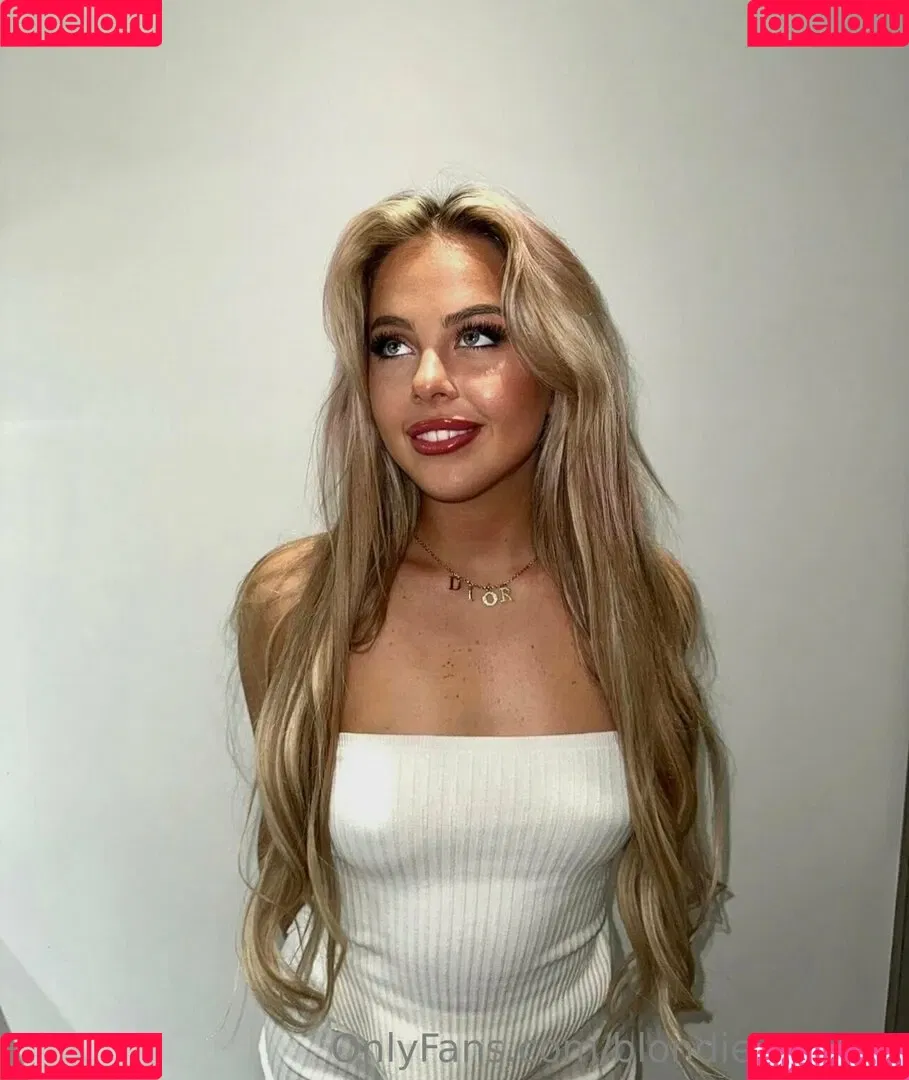strawberryblonde18 Onlyfans Photo Gallery 
