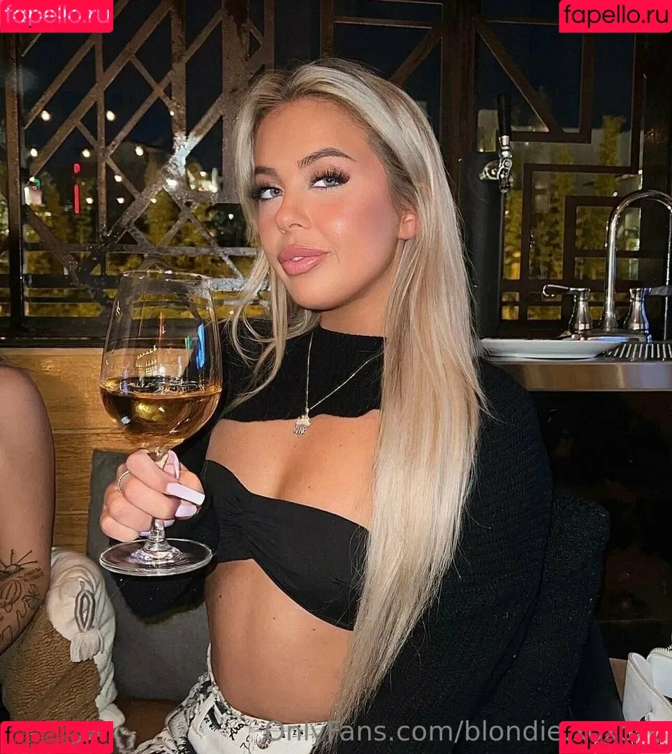 strawberryblonde18 Onlyfans Photo Gallery 