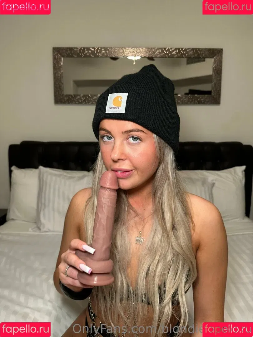 strawberryblonde18 Onlyfans Photo Gallery 