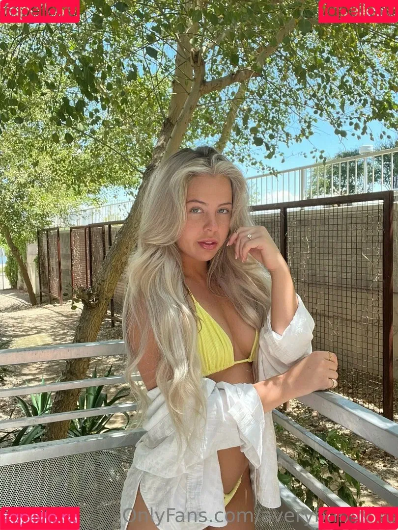 strawberryblonde18 Onlyfans Photo Gallery 