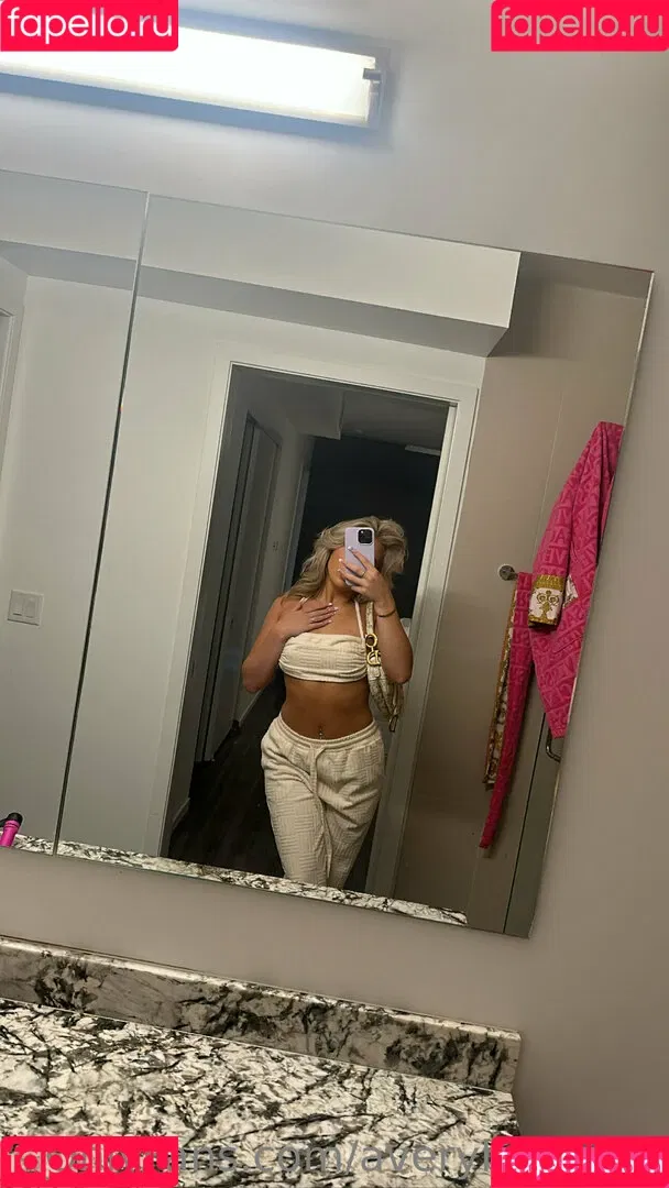 strawberryblonde18 Onlyfans Photo Gallery 