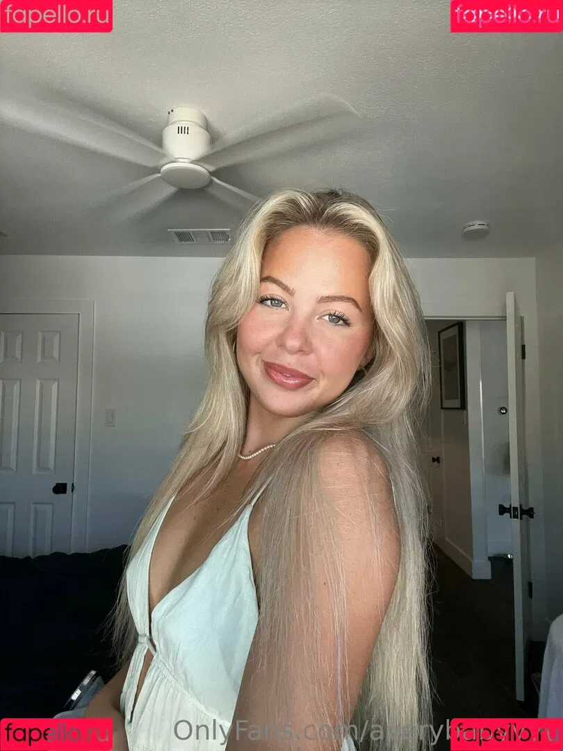 strawberryblonde18 Onlyfans Photo Gallery 