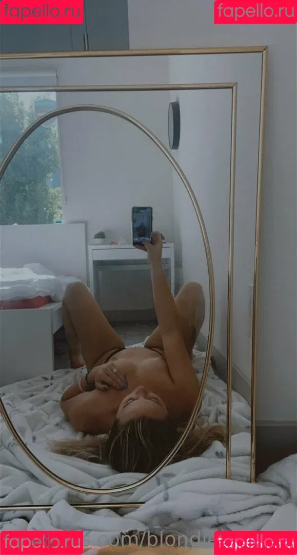 strawberryblonde18 Onlyfans Photo Gallery 