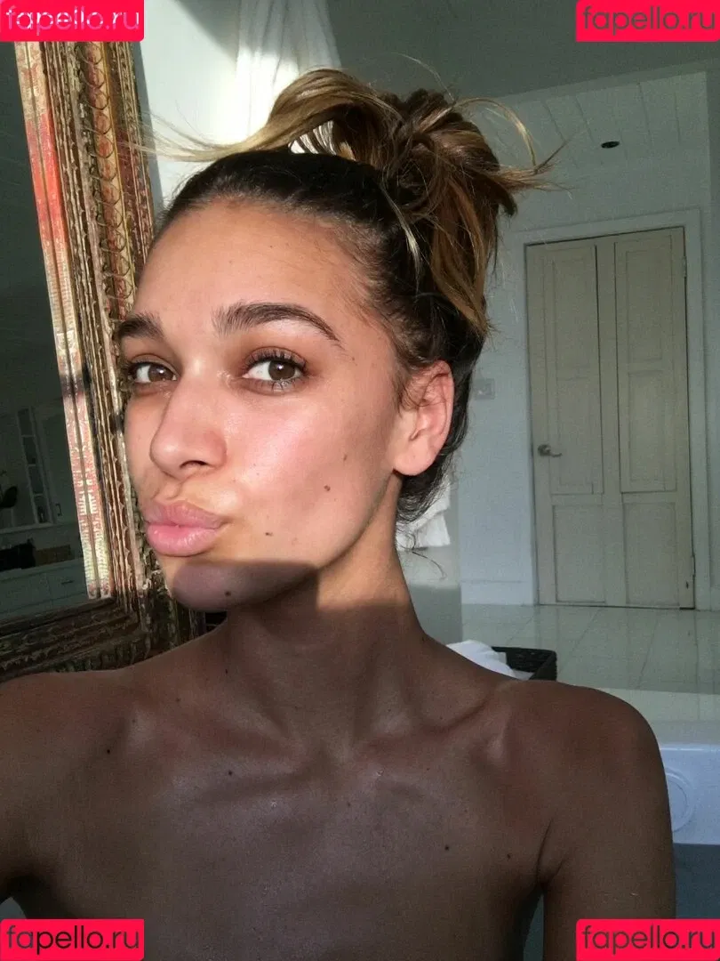 April Love Geary Onlyfans Photo Gallery 