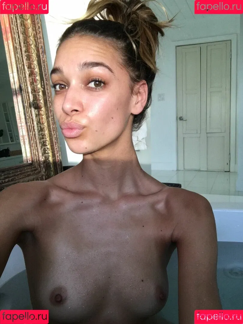 April Love Geary Onlyfans Photo Gallery 
