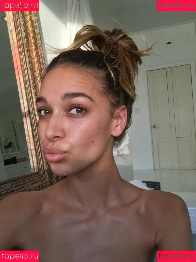 April Love Geary Onlyfans Photo Gallery 