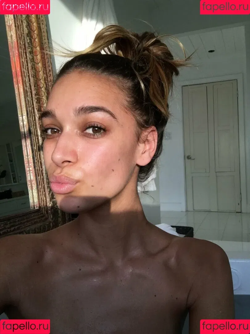 April Love Geary Onlyfans Photo Gallery 
