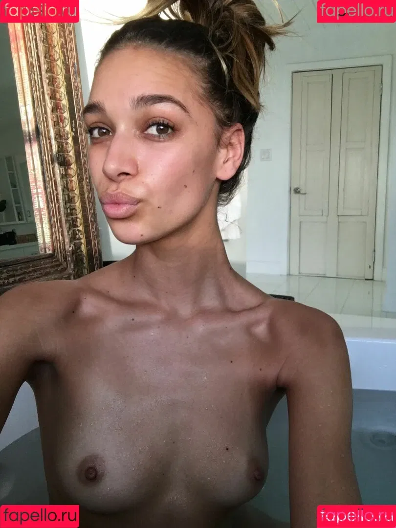April Love Geary Onlyfans Photo Gallery 