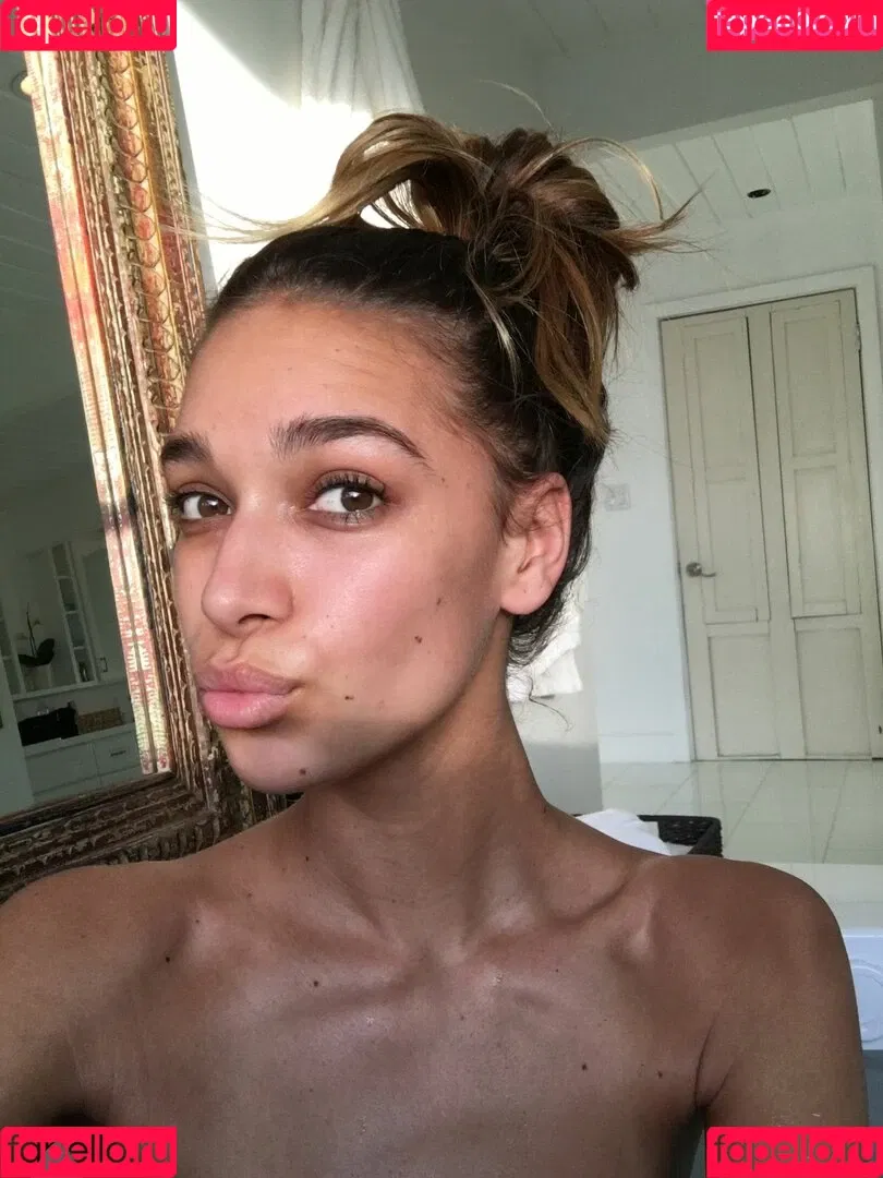 April Love Geary Onlyfans Photo Gallery 