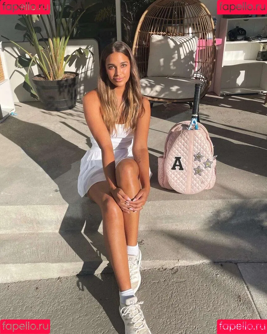 April Love Geary Onlyfans Photo Gallery 