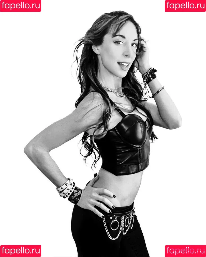 Lisa Foiles Onlyfans Photo Gallery 