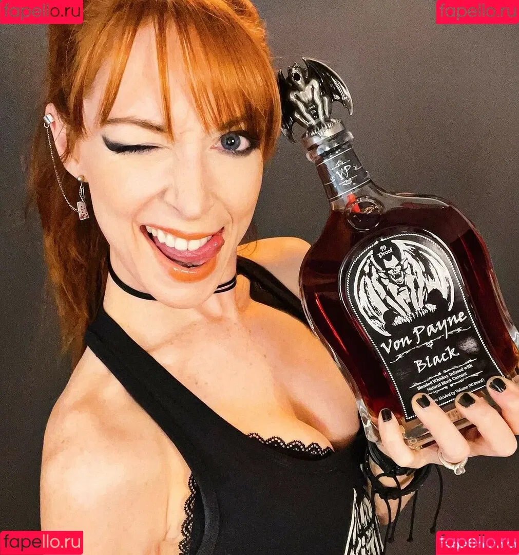 Lisa Foiles Onlyfans Photo Gallery 