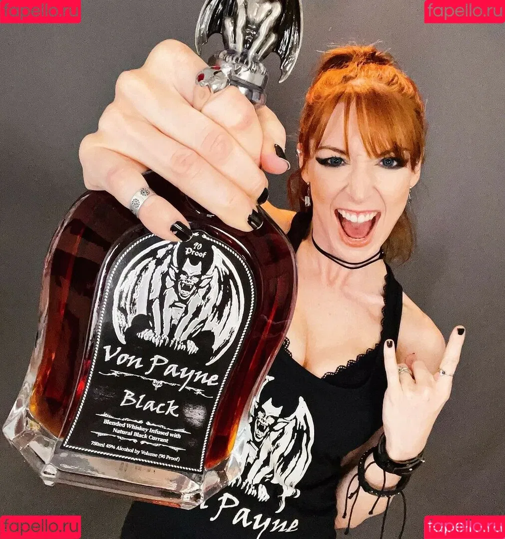 Lisa Foiles Onlyfans Photo Gallery 