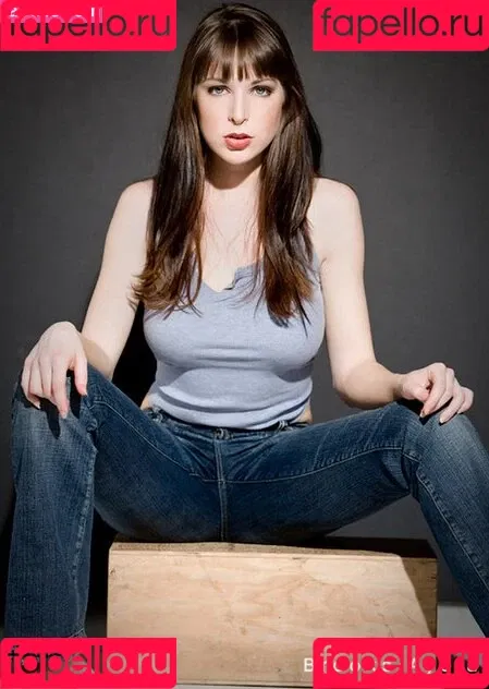 Lisa Foiles Onlyfans Photo Gallery 