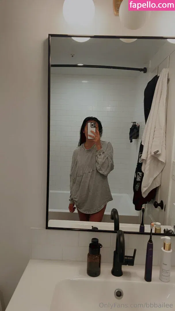 banhmibailee Onlyfans Photo Gallery 