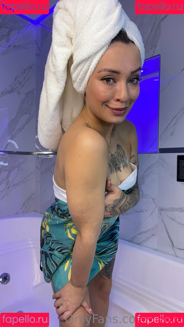 evyei Onlyfans Photo Gallery 