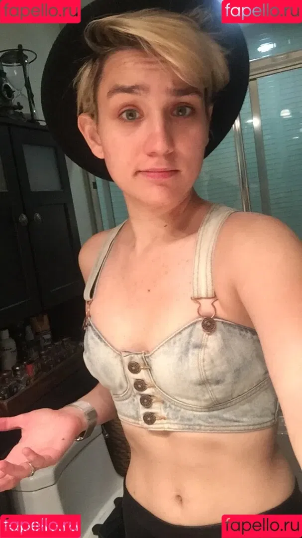 Bex Taylor-Klaus Onlyfans Photo Gallery 
