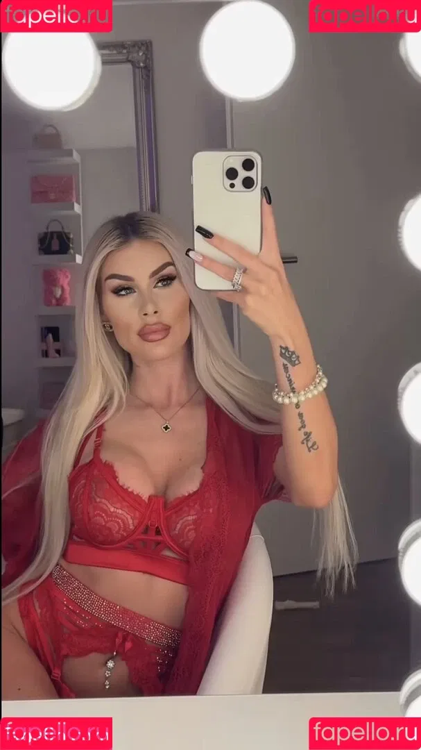 Princess Léonie Alwine Onlyfans Photo Gallery 