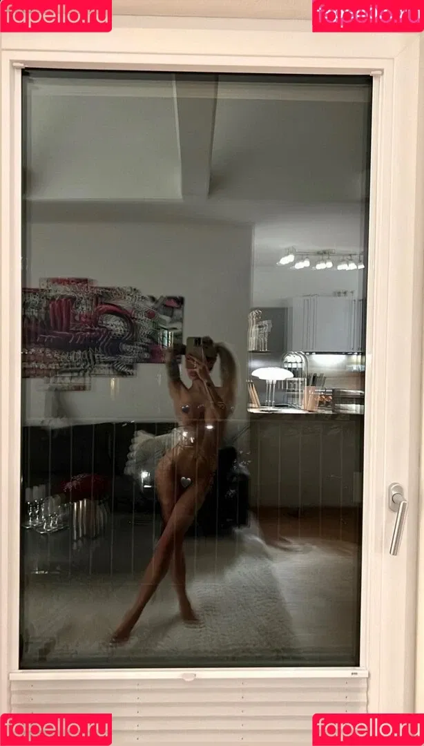 Princess Léonie Alwine Onlyfans Photo Gallery 