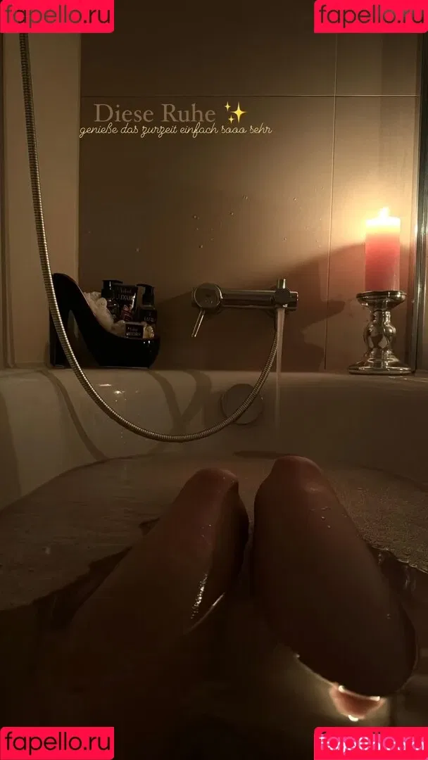 Princess Léonie Alwine Onlyfans Photo Gallery 