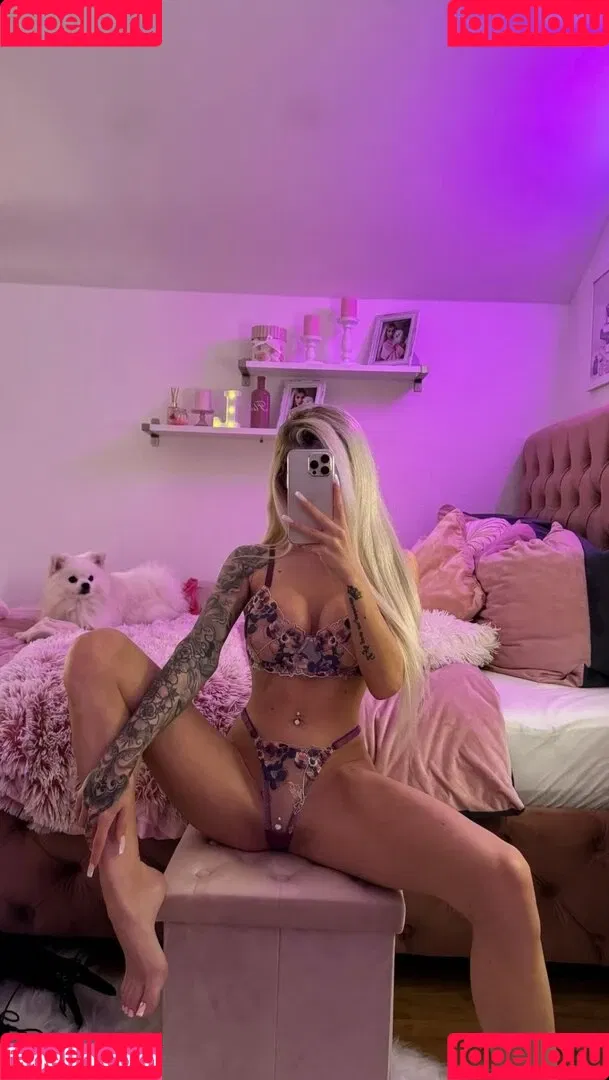 Princess Léonie Alwine Onlyfans Photo Gallery 