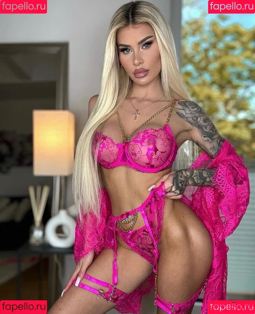 Princess Léonie Alwine Onlyfans Photo Gallery 
