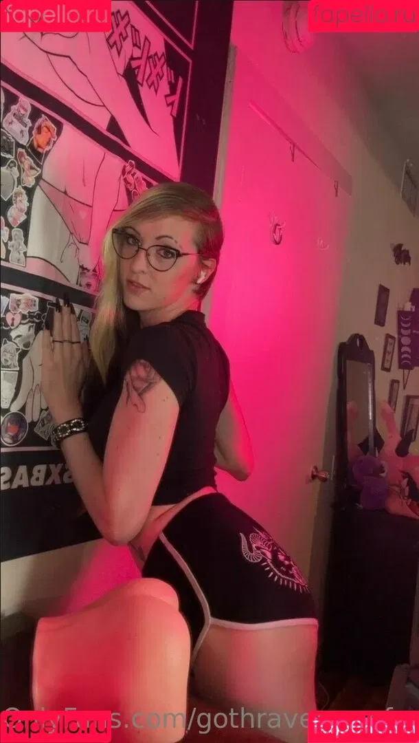 gothravemomfree Onlyfans Photo Gallery 