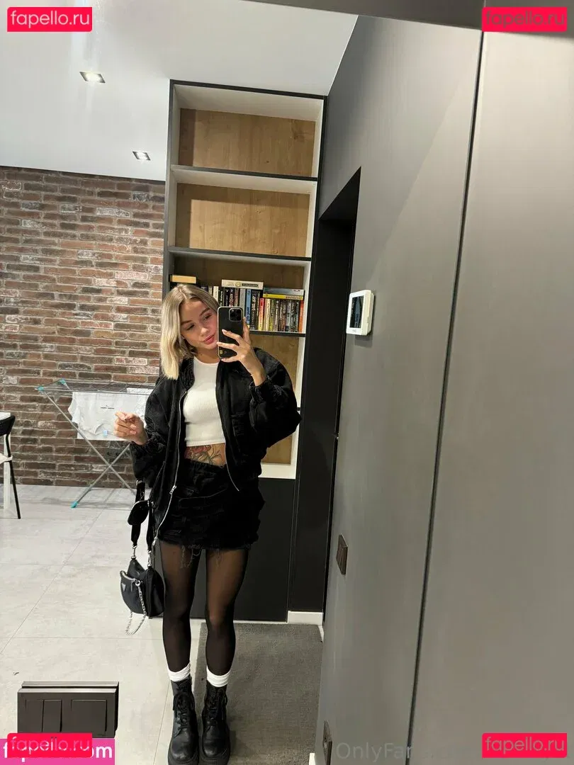 hotcryst Onlyfans Photo Gallery 