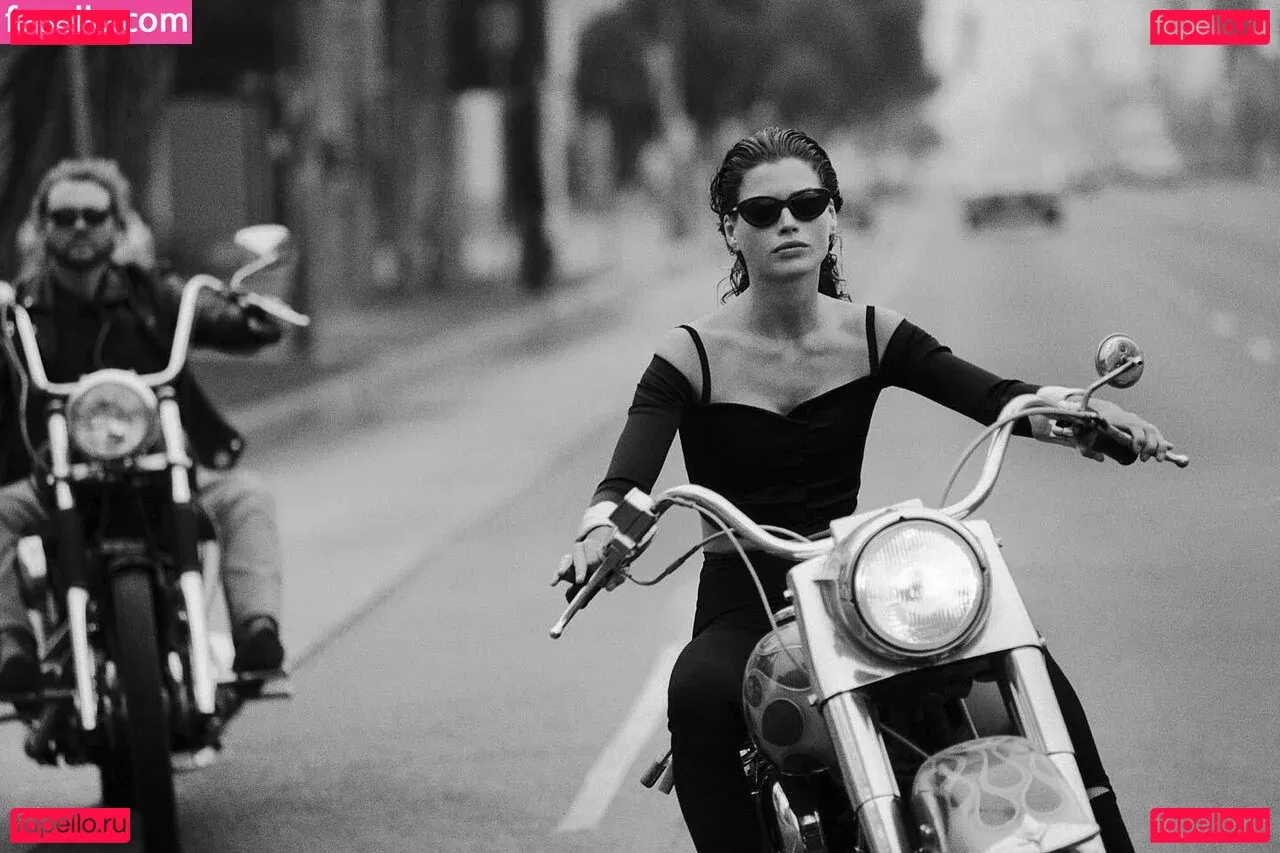 Carré Otis Onlyfans Photo Gallery 