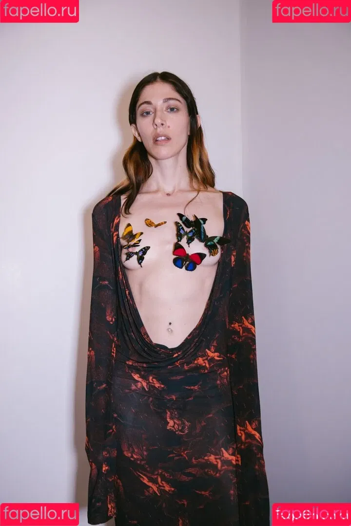 Caroline Polachek Onlyfans Photo Gallery 