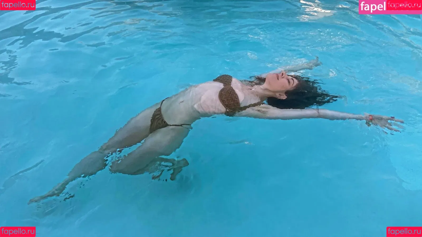 Caroline Polachek Onlyfans Photo Gallery 