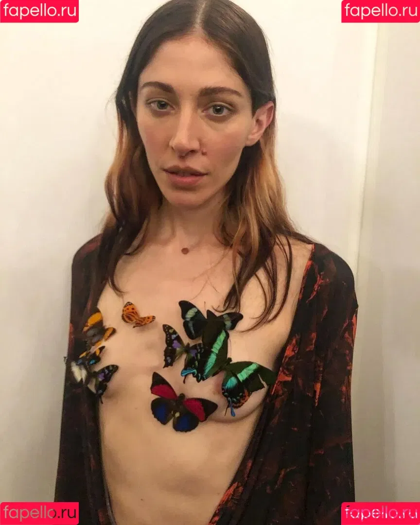 Caroline Polachek Onlyfans Photo Gallery 