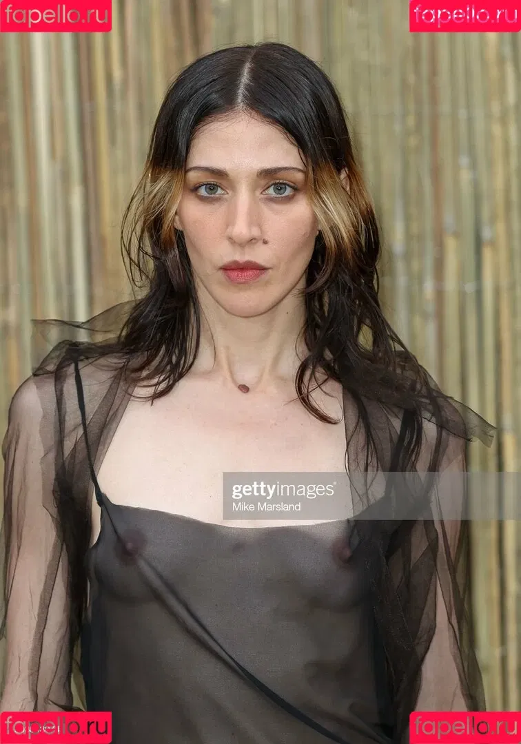 Caroline Polachek Onlyfans Photo Gallery 