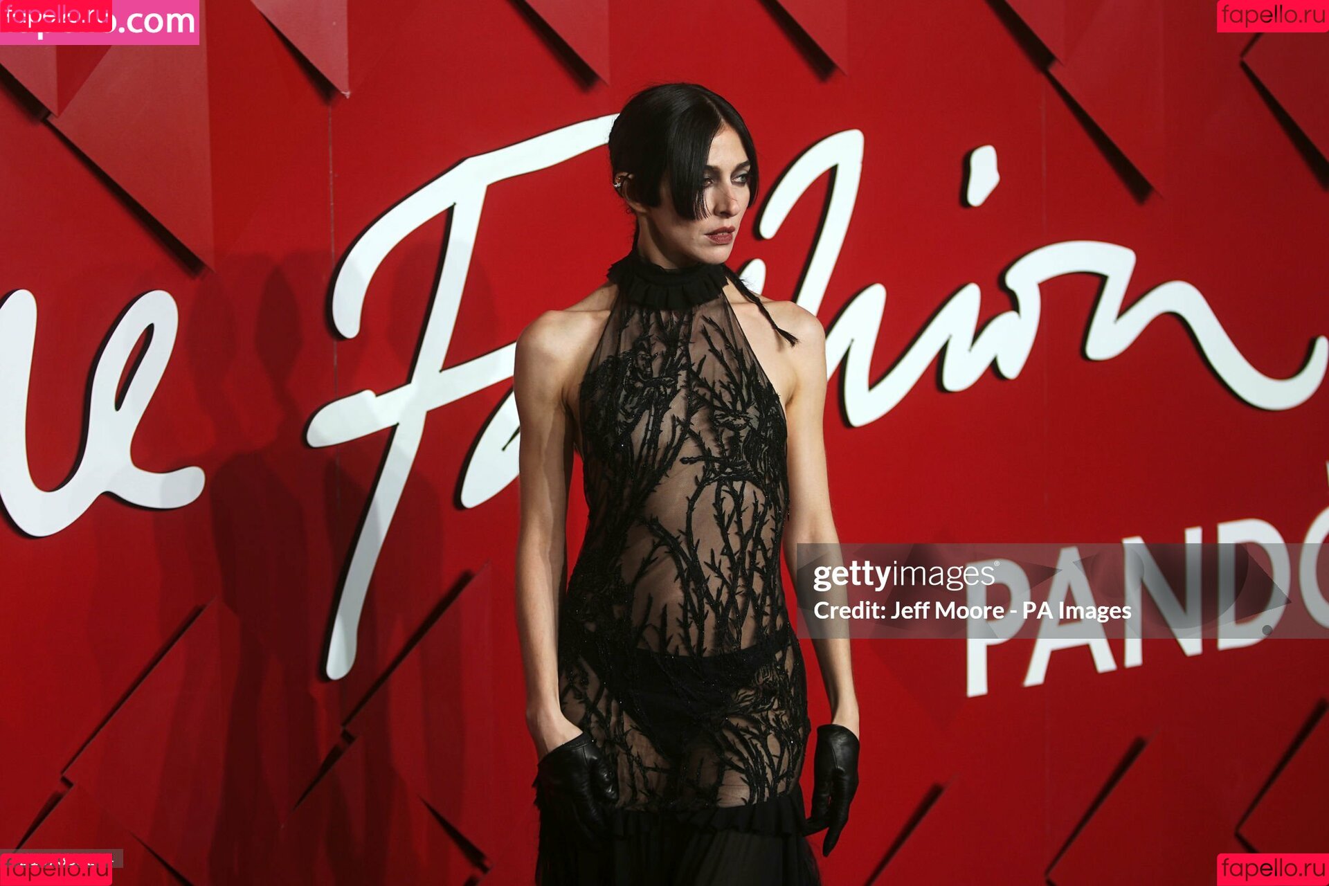 Caroline Polachek Onlyfans Photo Gallery 