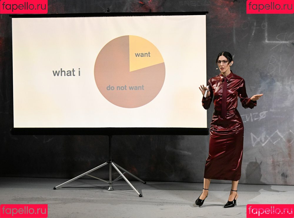 Caroline Polachek Onlyfans Photo Gallery 