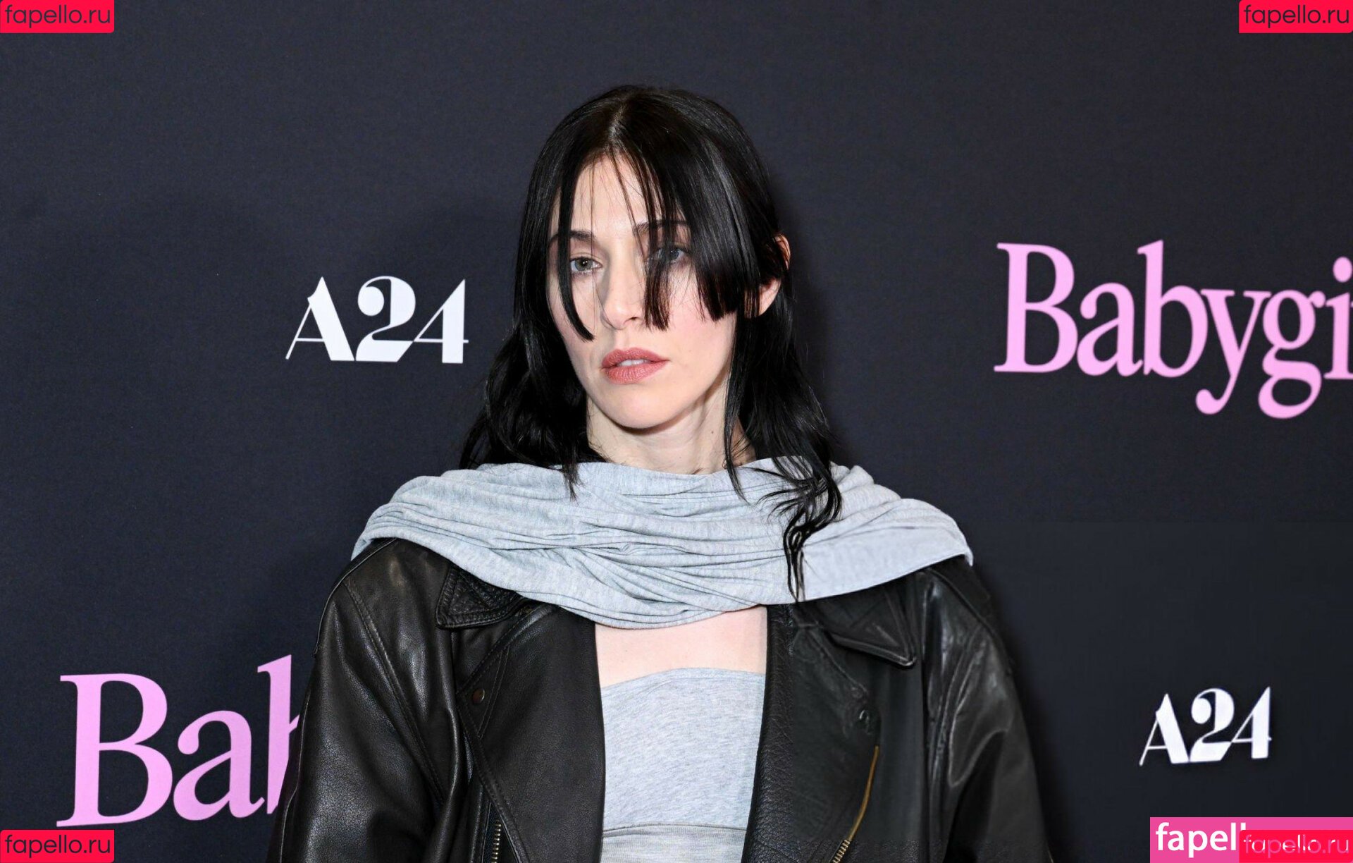 Caroline Polachek Onlyfans Photo Gallery 