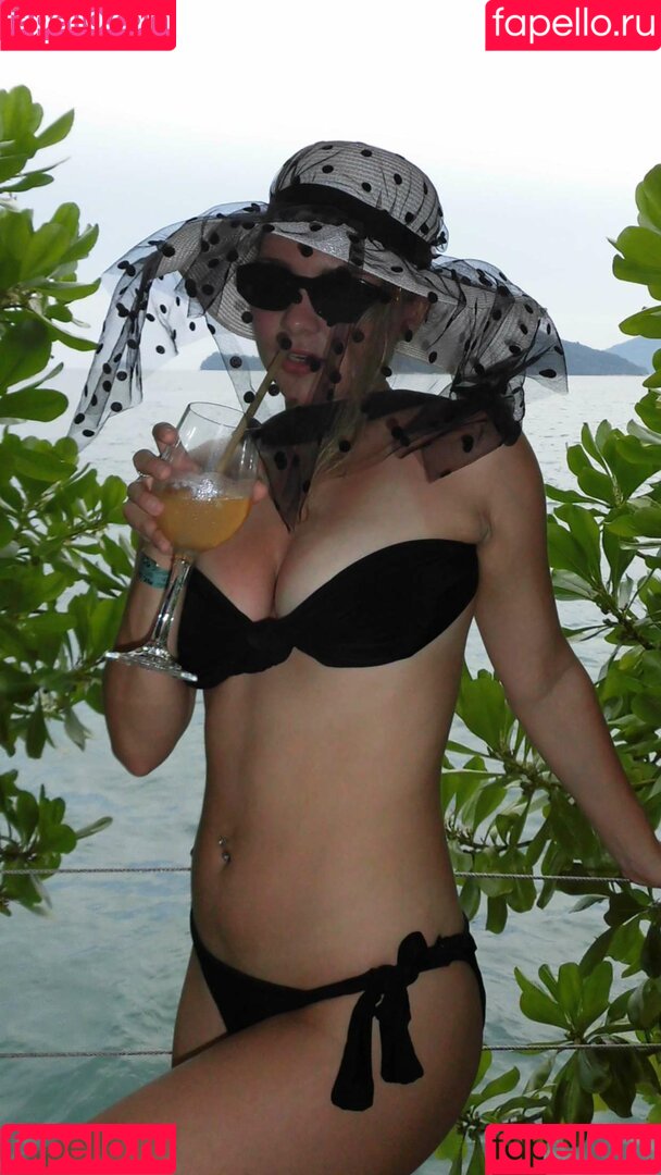 Ester Dobrik Onlyfans Photo Gallery 