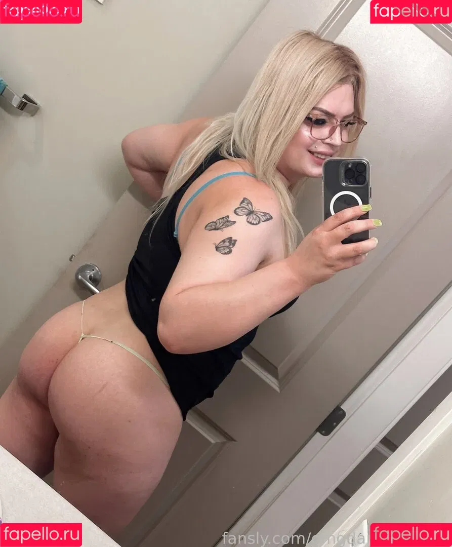 omgdannidolphin Onlyfans Photo Gallery 